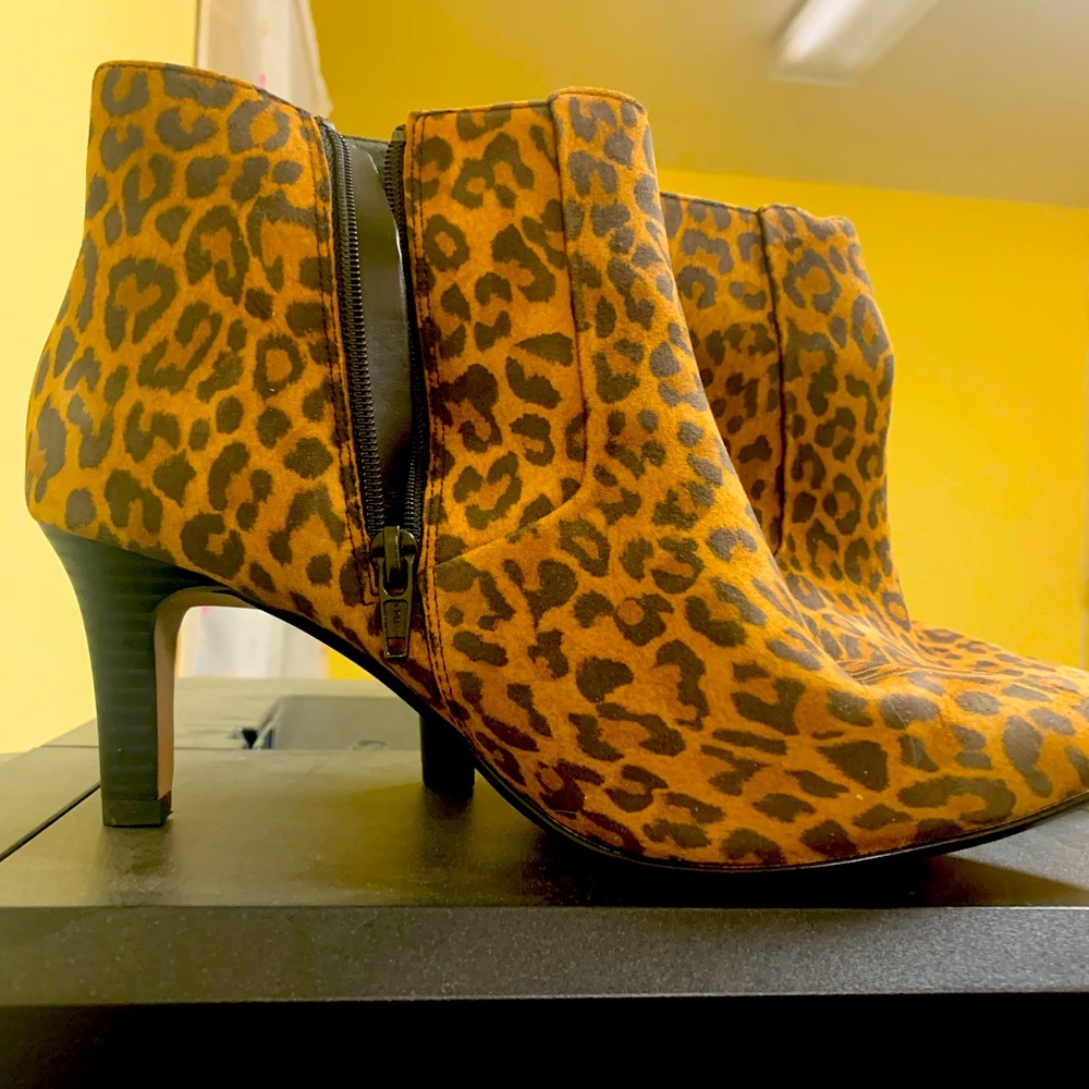Claros animal print ankle boots. Size 7 brand new